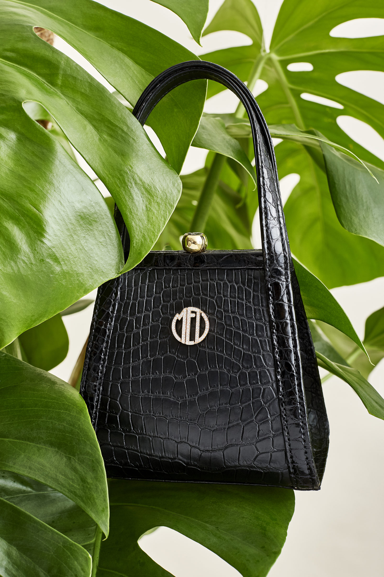 MEL - Borsa con logo in oro.