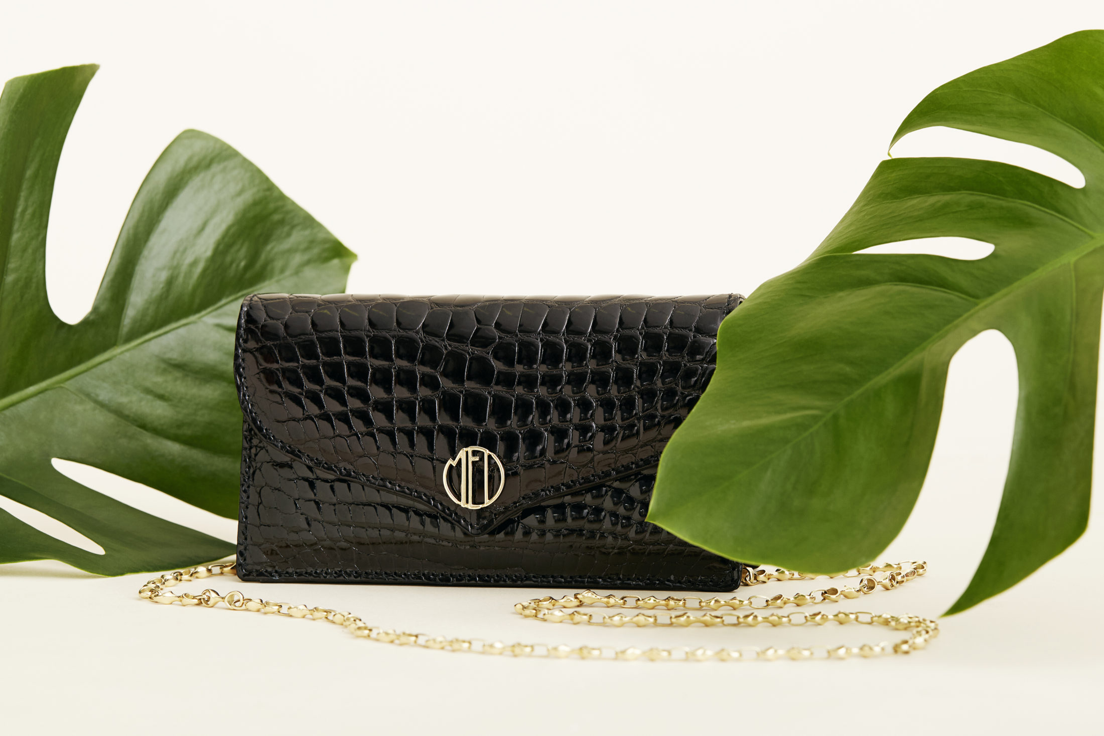 MEL - Borsa con logo e catena a staffe.