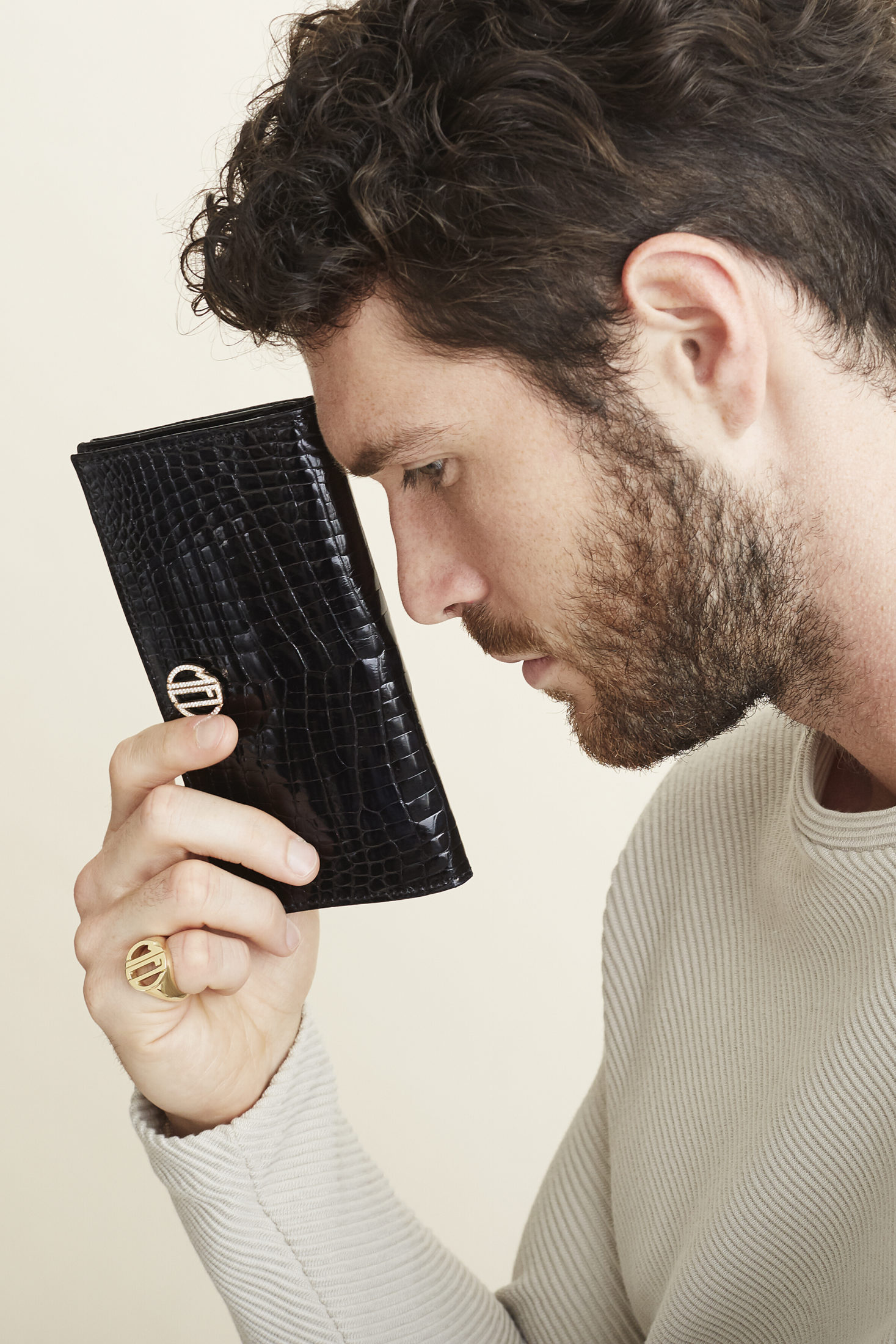 MEL - Slim wallet with logo in rose gold and natural white diamonds.